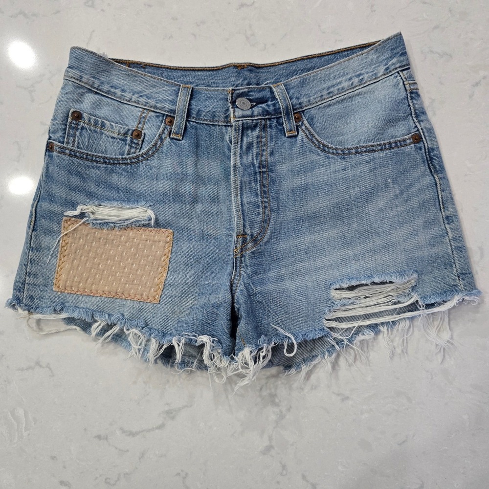 Levis 501 Original Distressed Cut Off Denim Shorts Light Wash Button Fly Patch